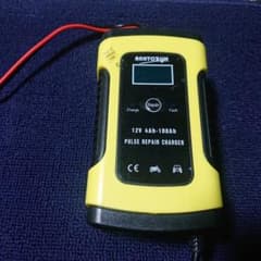 バッテリー充電器 12V 4Ah-100Ahのサムネイル