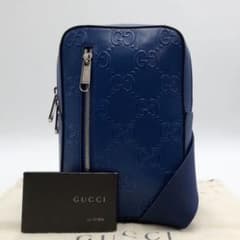現行 未使用に近い GUCCI グッチ GGエンボス スリングバッグ 斜め掛け 現行 未使用に近い GUCCI グッチ GGエンボス スリングバッグ 斜め掛け