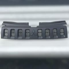 デリカD5MC前純正フロントグリル ベゼルセットチッピング塗装品 デリカD5MC前純正フロントグリル ベゼルセットチッピング塗装品 - メルカリ