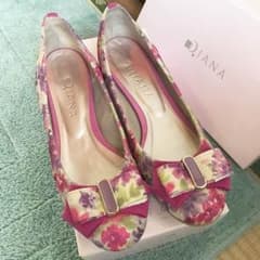 ダイアナ 花柄パンプスのサムネイル