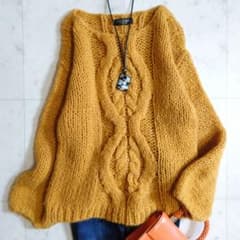 ハグオーワー＊ハンドニットケーブルプルオーバー＊マスタード ハグオーワー＊ハンドニットケーブルプルオーバー＊マスタード