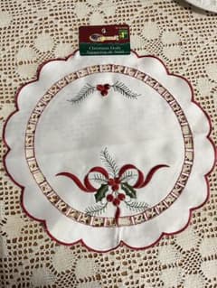 クリスマス柄 刺繍 カットワーク 円形ランチョンマットのサムネイル