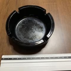 黒い陶器製置き型灰皿 約10cm - メルカリ