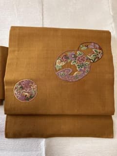 黄土色の名古屋帯 相良刺繍のサムネイル