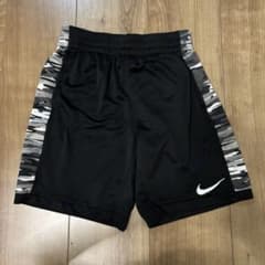 Nike 黒 迷彩 ハーフパンツ　m(150相当)サイズのサムネイル