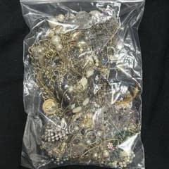 イミテーションアクセサリー まとめ売り 1kg ⑤ - メルカリ