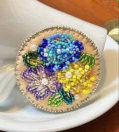 ビーズ刺繍ブローチ*花*のサムネイル