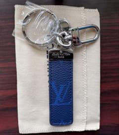 LOUIS VUITTON キーホルダー ブルーのサムネイル