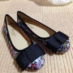 新品・未使用 花柄フラットシューズのサムネイル