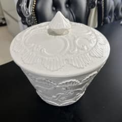 イタリア陶器製 小物入れ ホワイト レリーフ装飾 イタリア陶器製 小物入れ ホワイト レリーフ装飾 - メルカリ