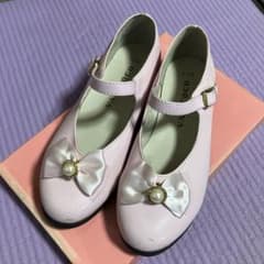 女の子オシャレ靴のサムネイル