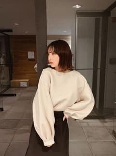 新品　MURUA タックスリーブルーズスウェット　アイボリーのサムネイル