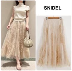 SNIDEL ベージュ フレアスカートのサムネイル