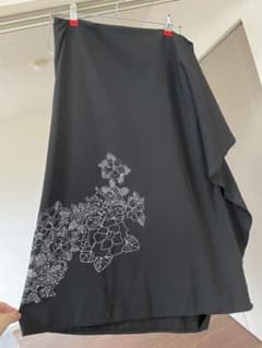 ヨウジヤマモト　花柄刺繍 ラップスカート 黒 ヨウジヤマモト 花柄刺繍 ラップスカート 黒 - メルカリ