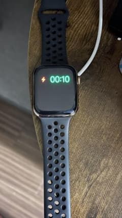 Apple Watch シリーズ4  44ミリのサムネイル