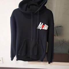 大人気！！MOBB 刺繍フード付きパーカー 黒のサムネイル