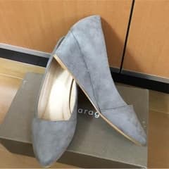 17時迄限定お値下致します！ 新品 未使用  グレージュ パンプスのサムネイル