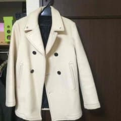 白のピーコートのサムネイル