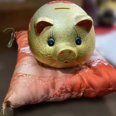 金色 招財進寶ブタ貯金箱 縁起物／金運アップ／インテリア - メルカリ