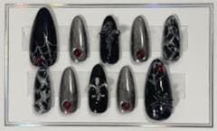 【サイズ変更無料】ネイルチップ 黒 地雷系 蜘蛛のサムネイル
