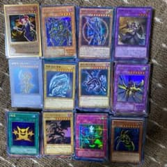 遊戯王カード　600枚以上　光物まとめ売りのサムネイル