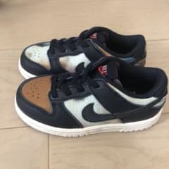 NIKE スニーカーのサムネイル