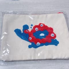 【新品】ミャクミャク おやすみぬいぐるみ & 刺繍ポーチ お菓子入り　万博 新品】ミャクミャク おやすみぬいぐるみ & 刺繍ポーチ お菓子