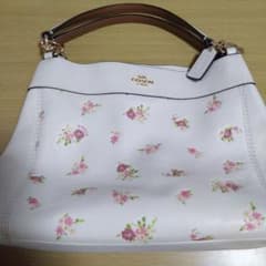 期間限定値下げ　COACH　白地花柄バッグのサムネイル