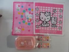 土、日限定　お値下げ　ハローキティ　ハンカチ２枚＆お弁当箱＆メモ帳２個のサムネイル