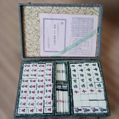 昭和レトロ 麻雀牌セット 点棒サイコロ付 ケース入 ヴィンテージ レトロ】麻雀牌セット 昭和ヴィンテージ 専用ケースサイコロ付 - メルカリ