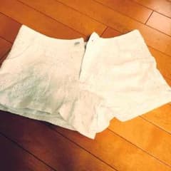 白ショートパンツのサムネイル