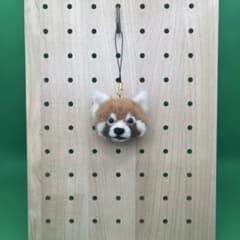 羊毛フェルト　レッサーパンダとペキニーズさん。　ストラップ付き 羊毛フェルト レッサーパンダ キーホルダー ストラップ ハンドメイド