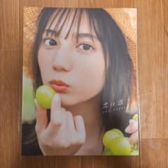 君は誰? : 小坂菜緒〈日向坂46〉1st写真集のサムネイル