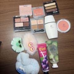 メイクアップアイテムセットのサムネイル
