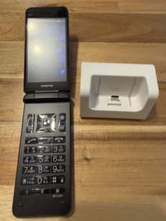 激安❗️DIGNO ケータイ4ブラック 携帯電話 本体 充電ドック付きのサムネイル