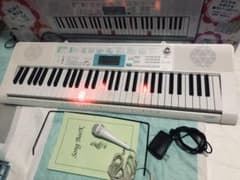 CASIO LK-128 電子キーボード 61鍵 光ナビゲーション機能付きのサムネイル