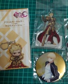 fate fgo ギルガメッシュ アクリルキーホルダー 缶バッジ - メルカリ
