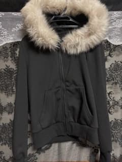 SHEIN ファー付きブラックパーカーのサムネイル