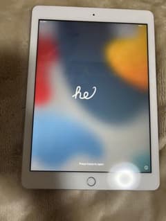 iPad (第6世代) 9.7インチ Retinaディスプレイ 32GB Wi…のサムネイル