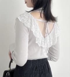 【dazzlin】バックオープンフリルニットプルオーバーのサムネイル