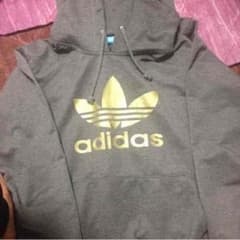 大人気！adidasパーカーのサムネイル