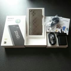 XperiaZ5 PremiumDual(E6883)Chrome ほぼ新品のサムネイル