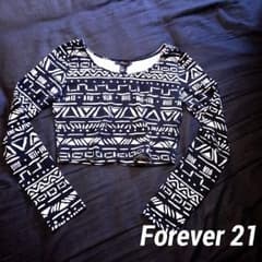 Forever 21 トライバル柄ショート丈トップスのサムネイル
