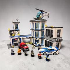 LEGO CITY レゴシティ　ポリスステーション 《品番　60141》のサムネイル