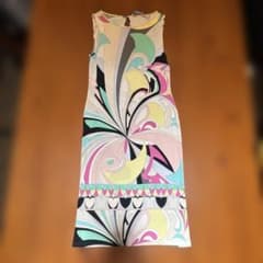 EMILIO PUCCI ノースリーブ ひざ丈ワンピース 総柄 - メルカリ
