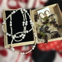 Real pearl and gem stoneのサムネイル