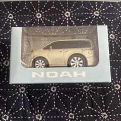 TOYOTA NOAH プルバックカー 非売品のサムネイル