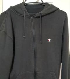 【値下げ中】champion ジップパーカー パーカー 長袖 スウェットのサムネイル