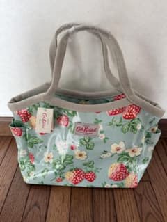 新品 Cath Kidston ストロベリー柄 トートバッグのサムネイル