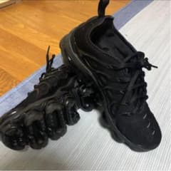 NIKE AIR VAPORMAX PLUS TRIPLEBLACKのサムネイル